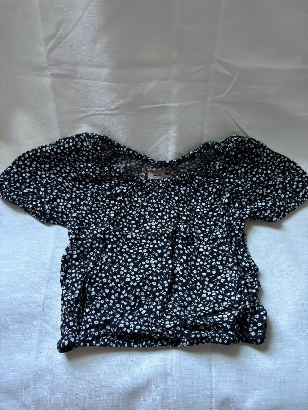 Cat & Jack Black Floral Puff-Sleeve Crop Top